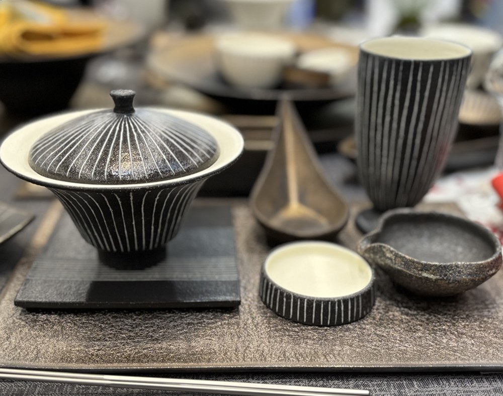 奥田章｜黒十草リバーシブル皿(極小) ｜作家の器と暮らす IVORY