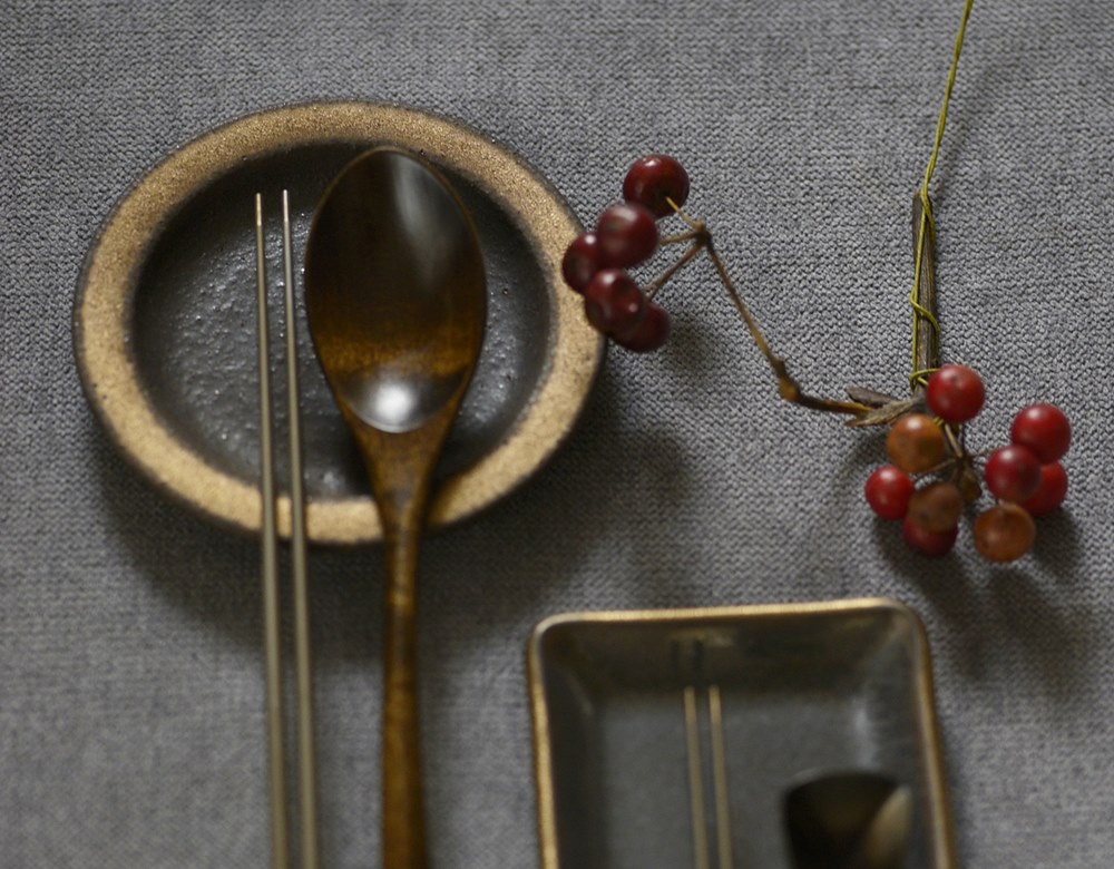 奥田章｜金彩受け皿 ｜作家の器と暮らす IVORY