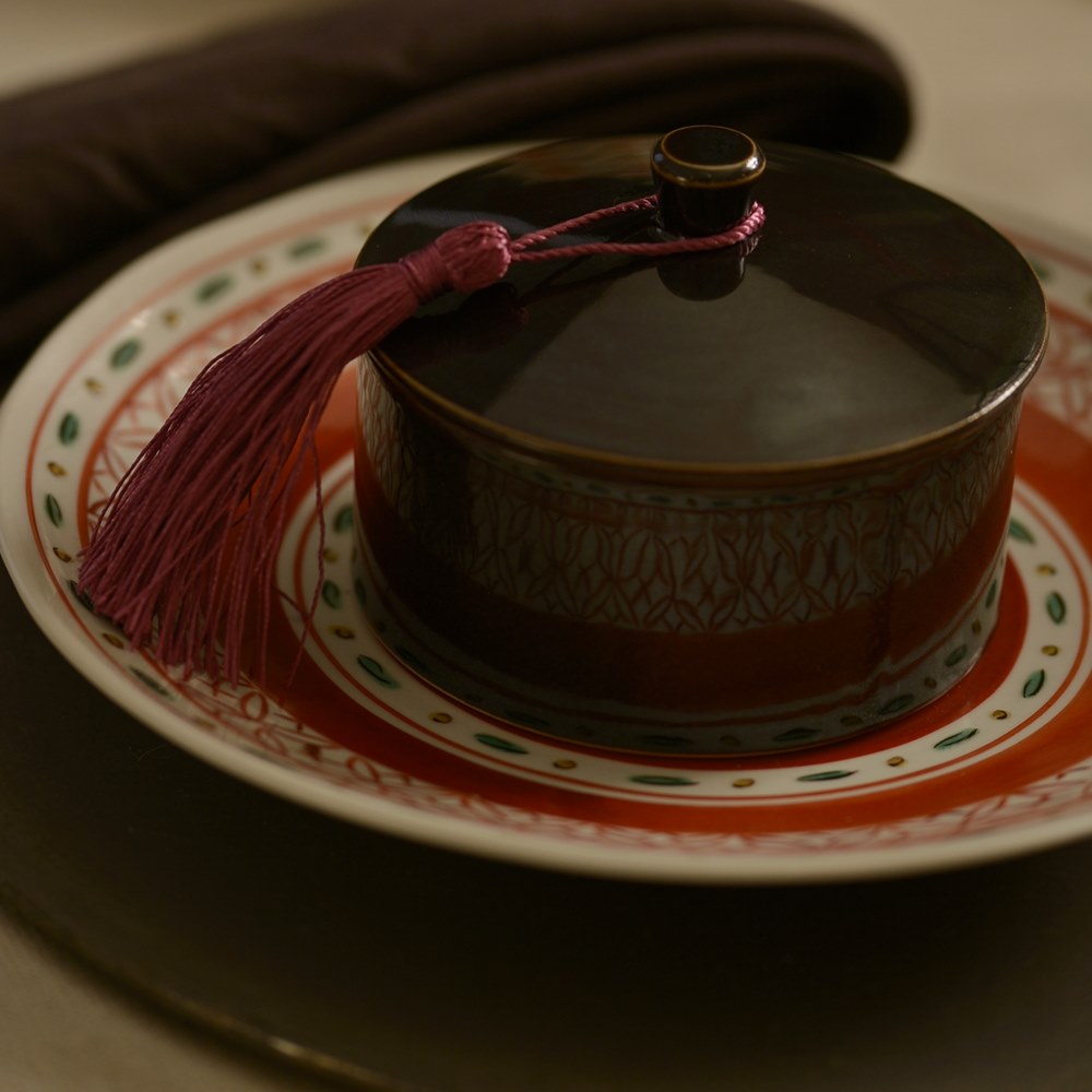 明代斗彩意匠　蓋付罐 　陶器 明代斗彩意匠 蓋付罐 陶器 工芸品