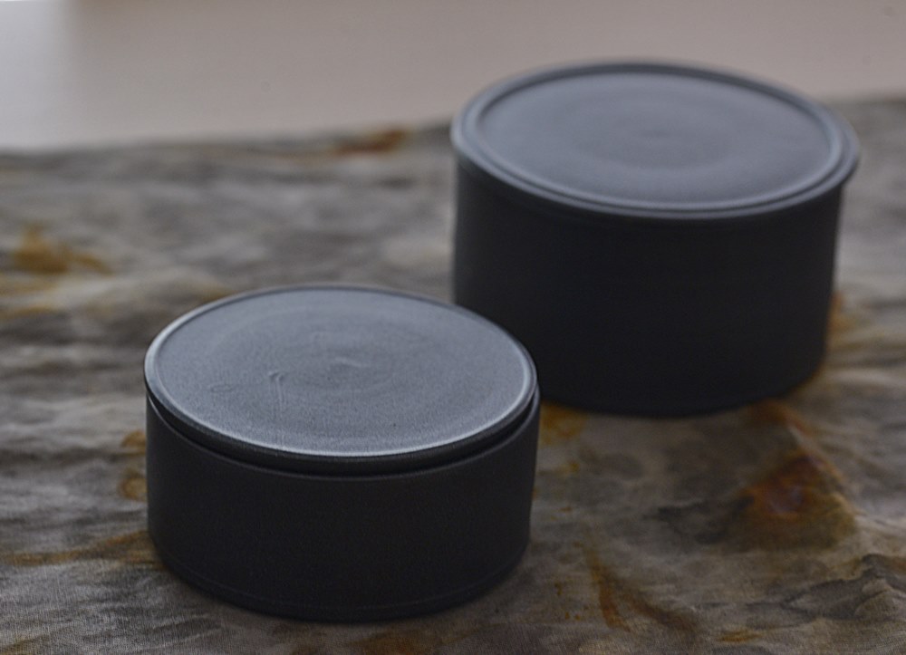 小野俊｜黒鉄釉蓋物（中）｜作家もの和食器通販通販 IVORY