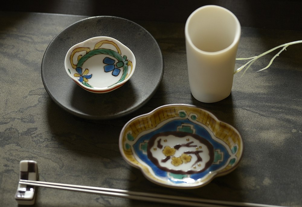 瑛生の器（九谷美陶園）｜三寸つば型皿｜作家の器と暮らす。IVORY