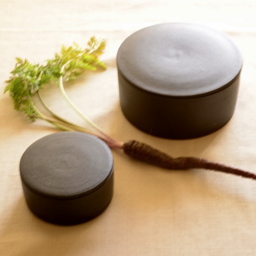 小野俊｜黒鉄釉蓋物（小）｜作家もの和食器通販通販 IVORY