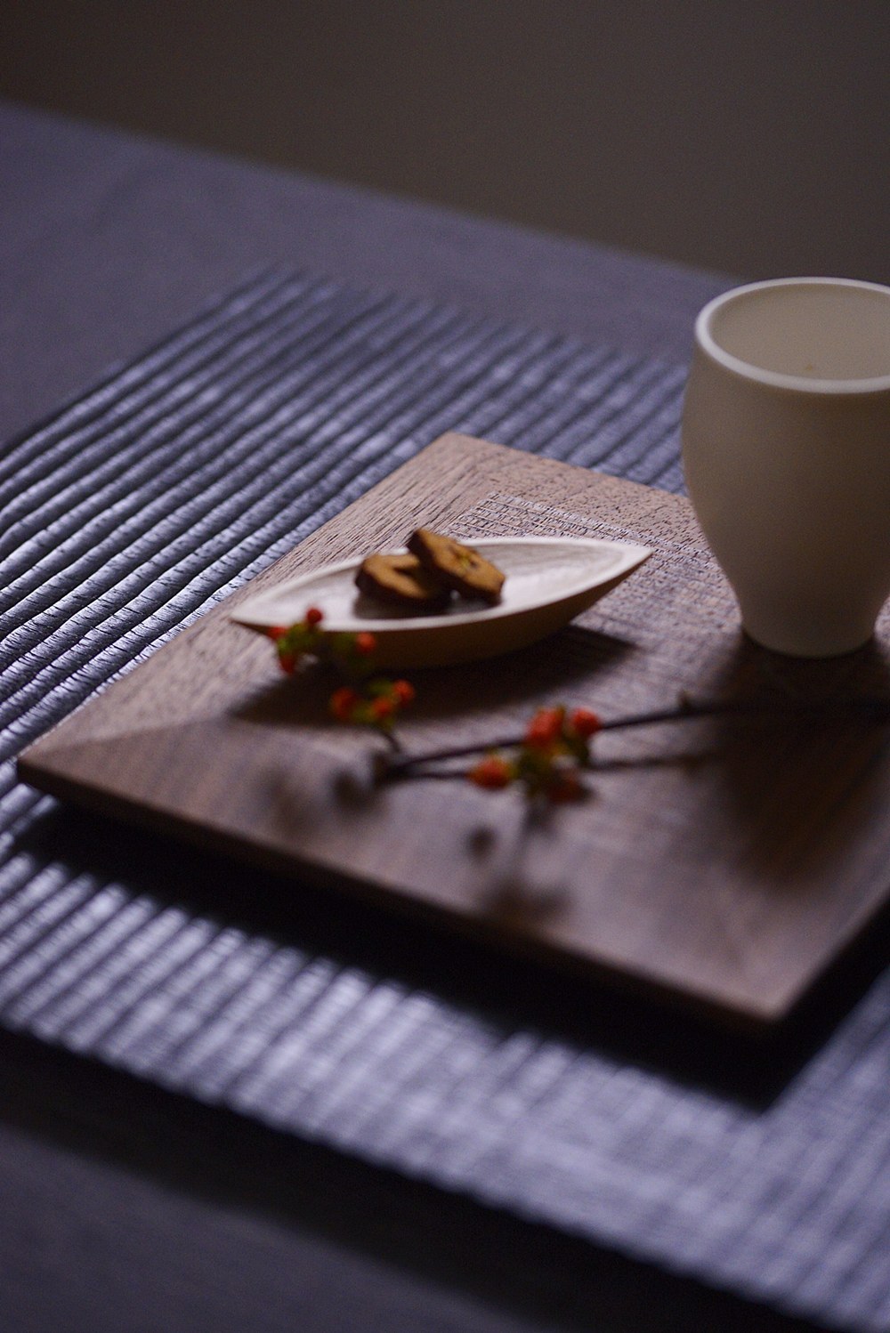 ふるいともかず｜さざ波 黒折敷｜作家もの和食器通販通販 IVORY