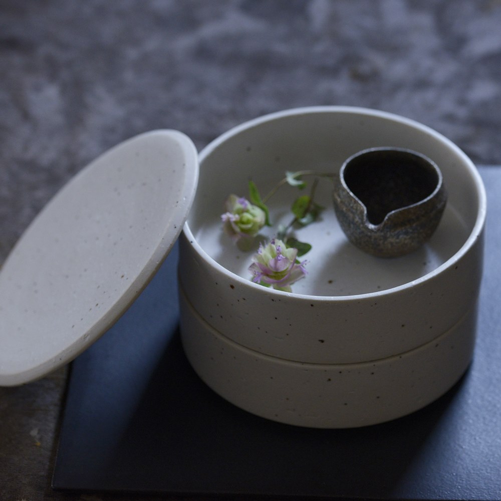 有田焼　前畑陶器　庫山窯　手まり三段重　金彩 有田焼 前畑陶器 庫山窯 手まり三段重 金彩 【公式通販】