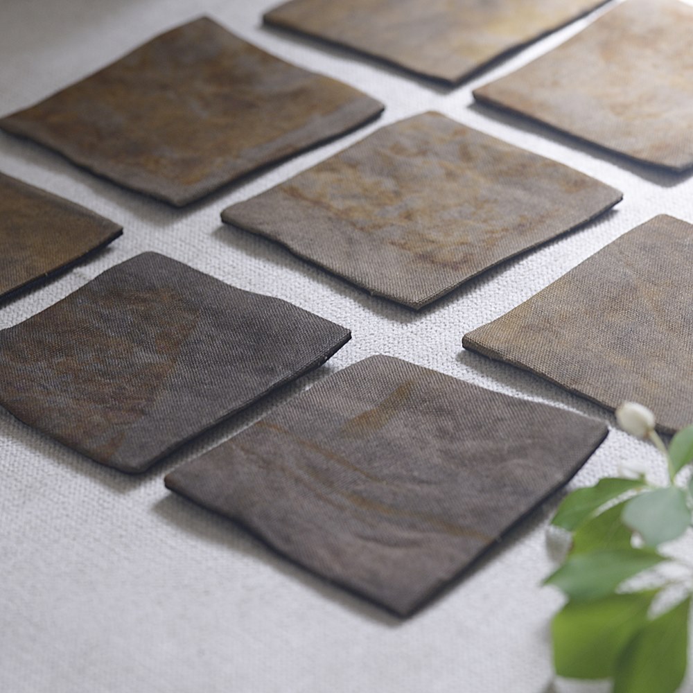 村上慶子 鉄錆柿渋 リバーシブル茶托8cm角 作家もの和食器通販”IVORY